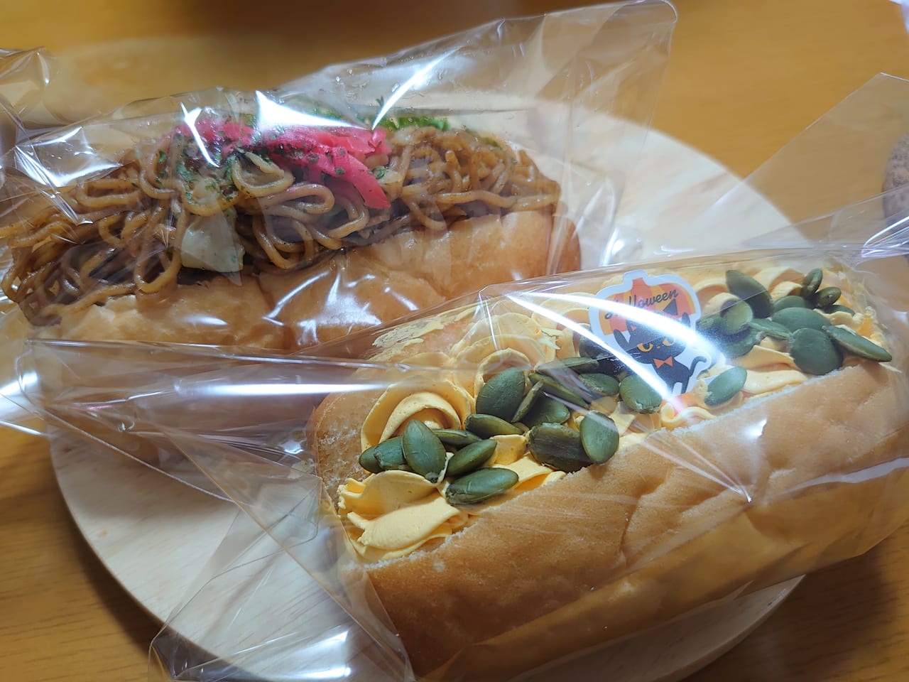 ふわこっぺ仙台中野栄店焼きそばパンと限定ハロウィンパン
