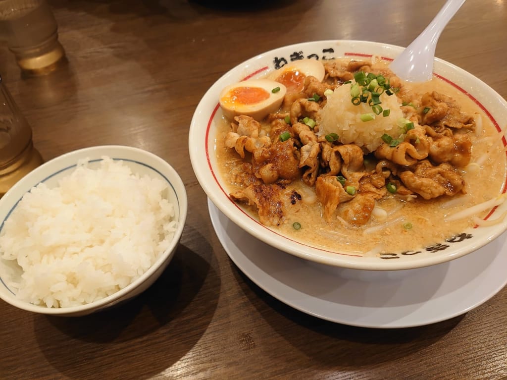 にんにく焼肉味噌ラーメンとライス